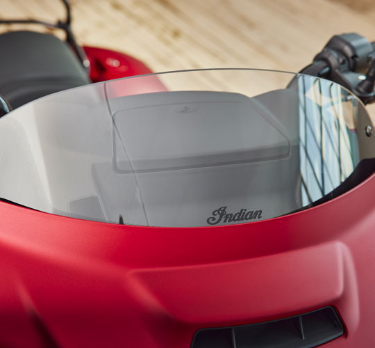 ELEKTRISCH VERSTELLBARE WINDSCHUTZSCHEIBE